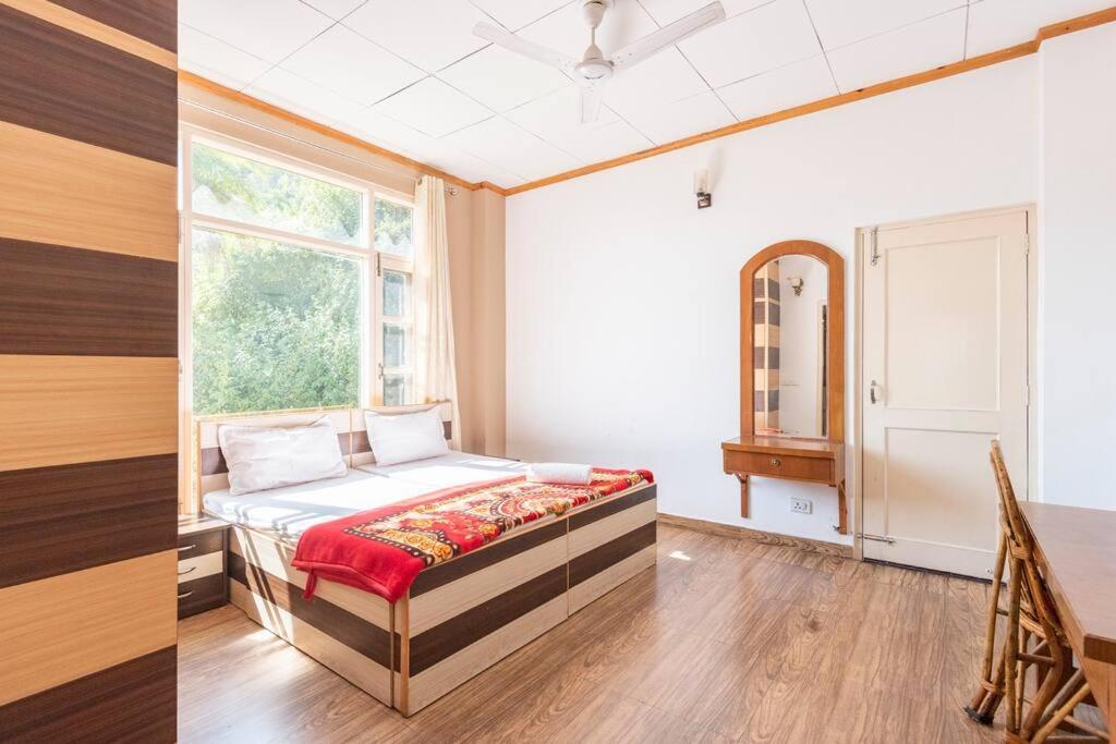 Kasauli Edge Apt With Balcony Eksteriør billede